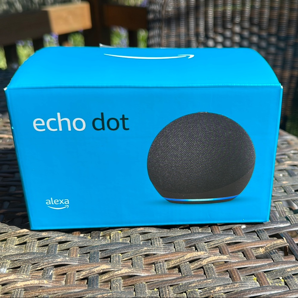 Echo Dot Smart Speaker in Black